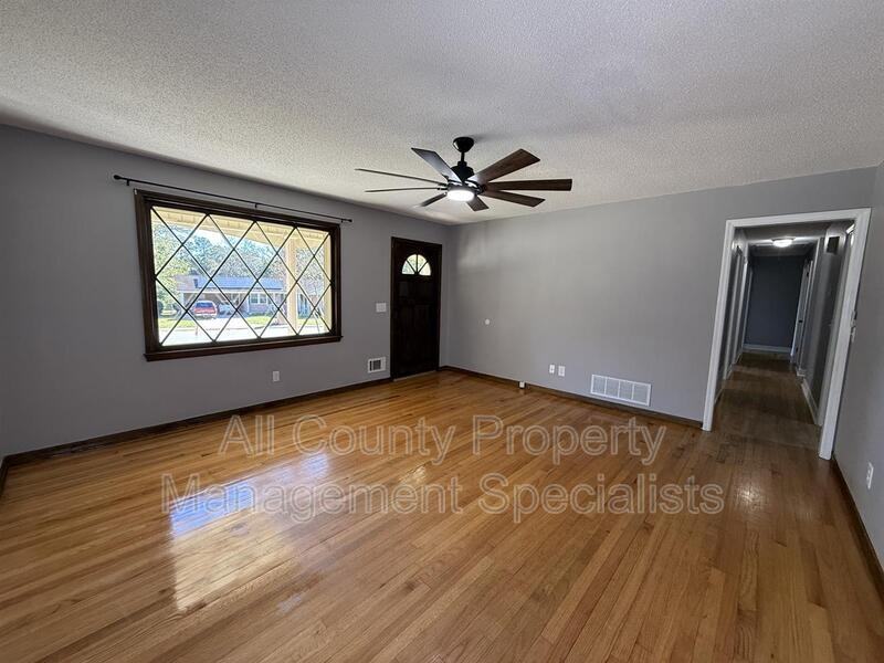 3136 Woodsen Cir - Photo 2 of 12