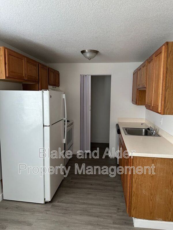 3881 Ne 152nd Ave - Photo 2 of 5