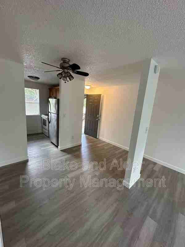 3877 Ne 152nd Ave - Photo 3 of 7