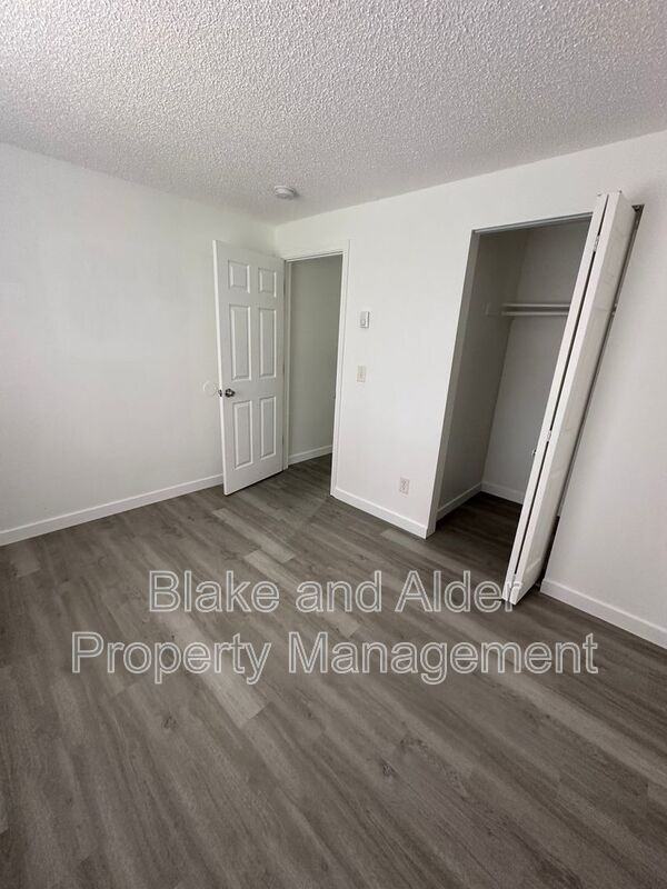 3877 Ne 152nd Ave - Photo 6 of 7