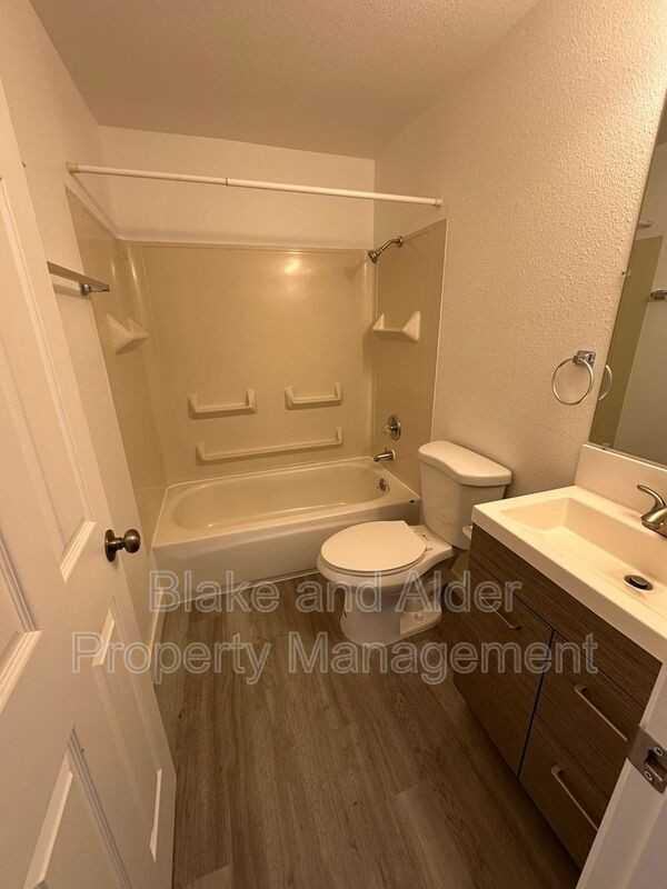 3877 Ne 152nd Ave - Photo 7 of 7