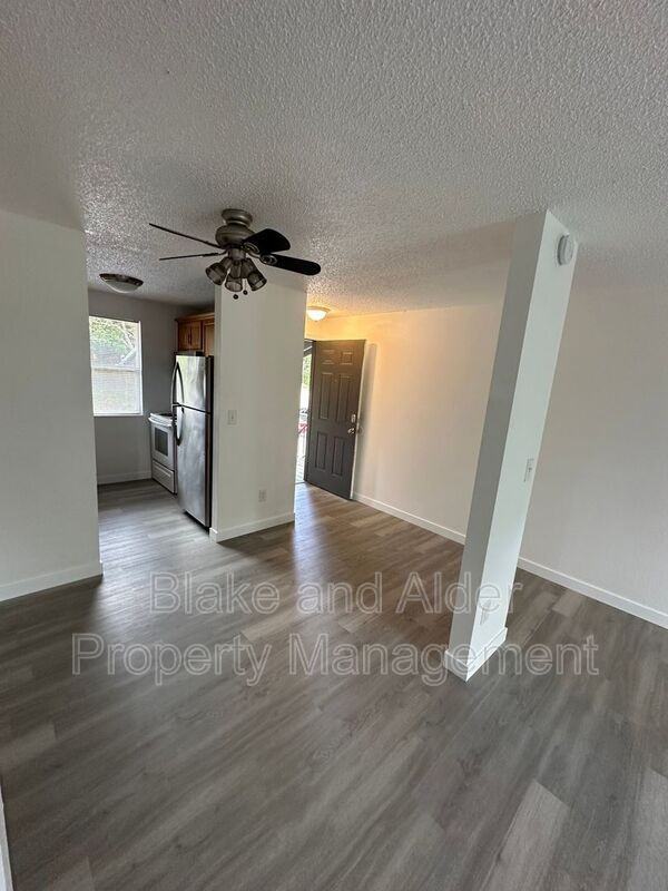 3807 Ne 152nd Ave - Photo 4 of 9