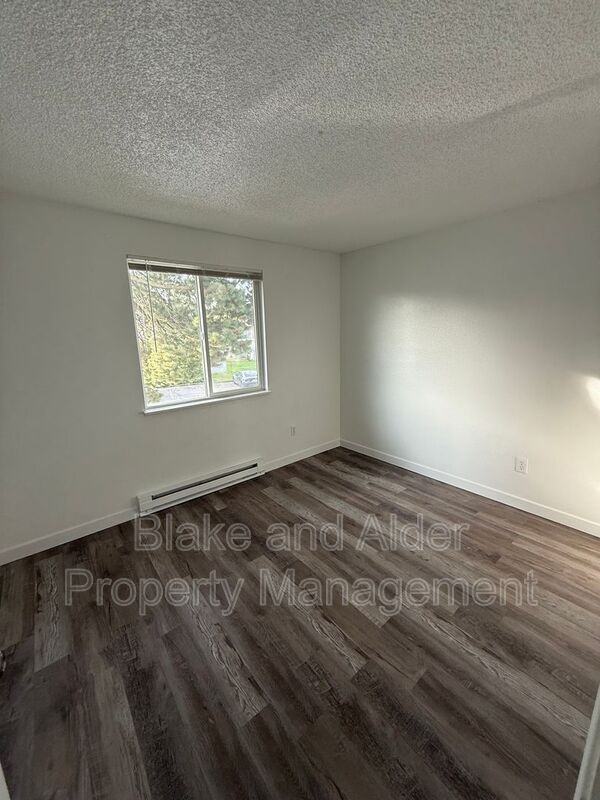 3889 Ne 152nd Ave - Photo 6 of 11