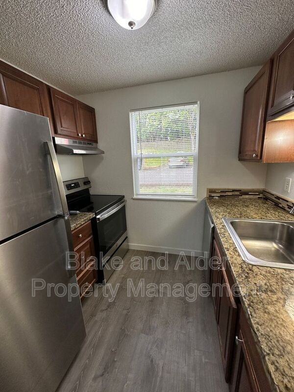 3815 Ne 152nd Ave - Photo 3 of 9