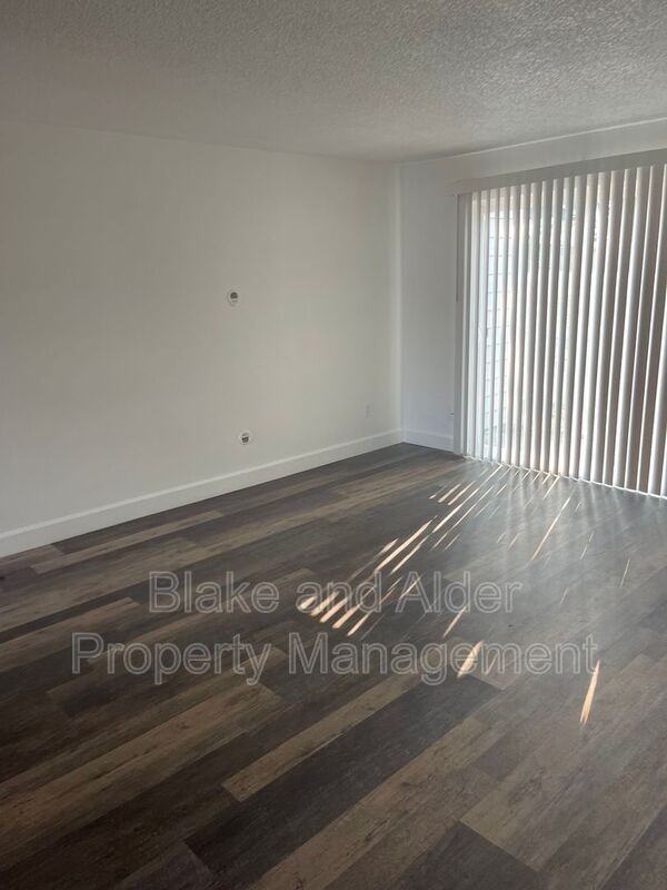 3815 Ne 152nd Ave - Photo 5 of 9