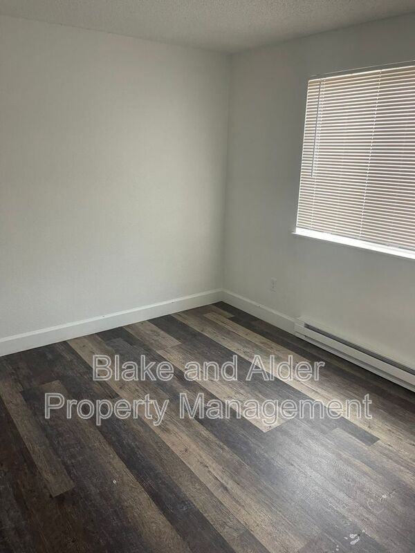 3815 Ne 152nd Ave - Photo 6 of 9