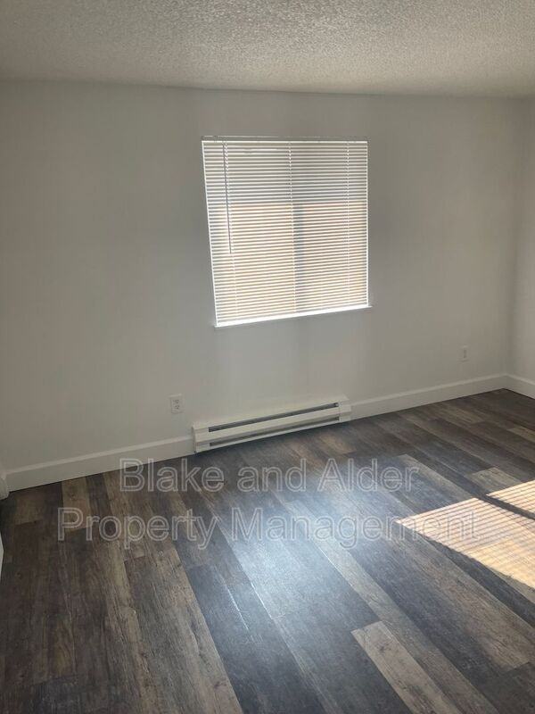 3815 Ne 152nd Ave - Photo 7 of 9