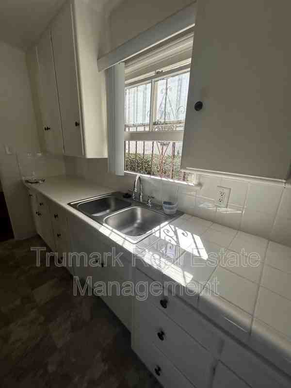 3737 Los Feliz Blvd #5 - Photo 6 of 9