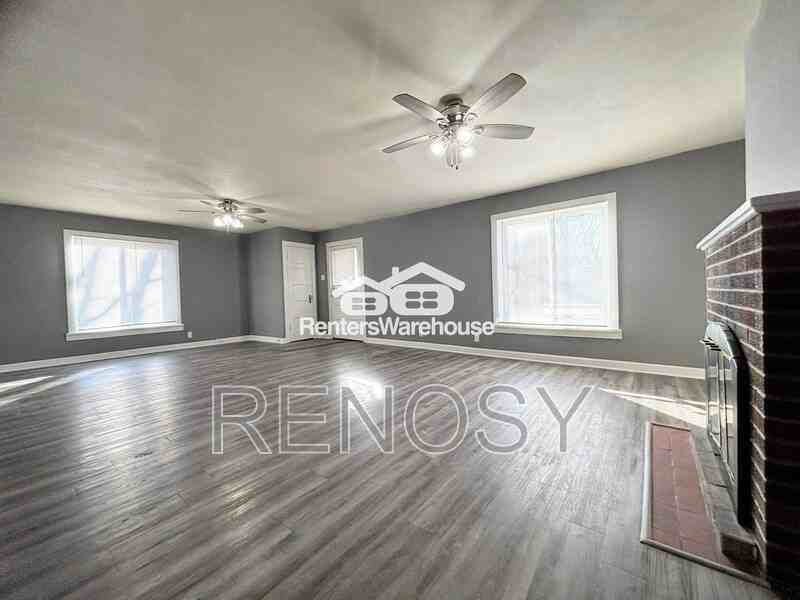 212 N 13th St #1 - Photo 2 of 9
