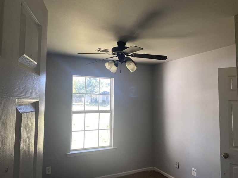 360 Peyton St - Photo 4 of 7