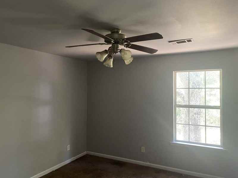 360 Peyton St - Photo 5 of 7