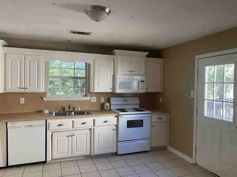 360 Peyton St - Photo 6 of 7