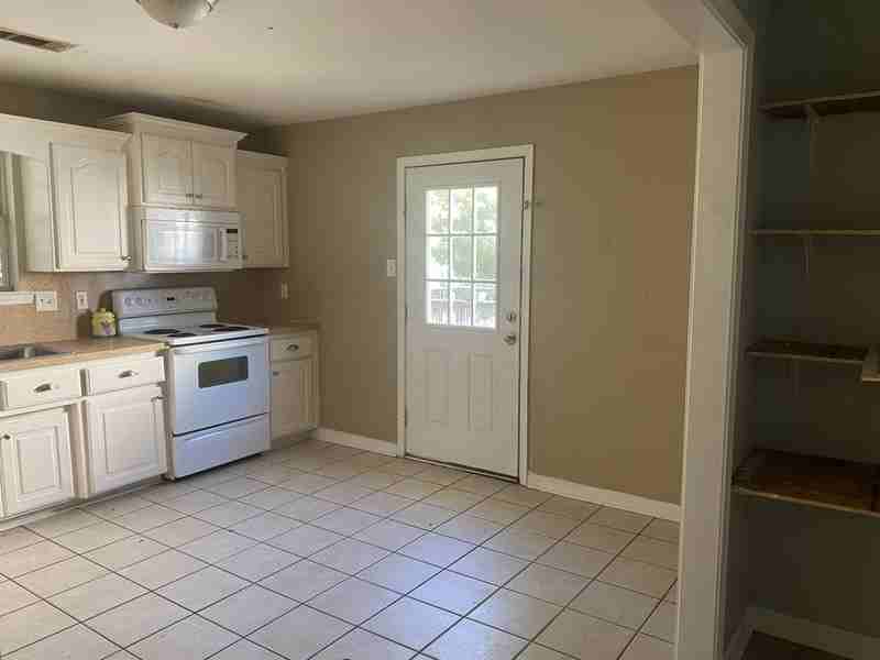 360 Peyton St - Photo 7 of 7