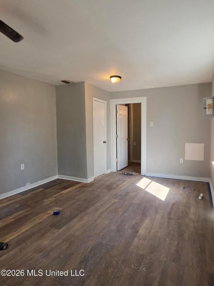 4819 Hubert St - Photo 7 of 11