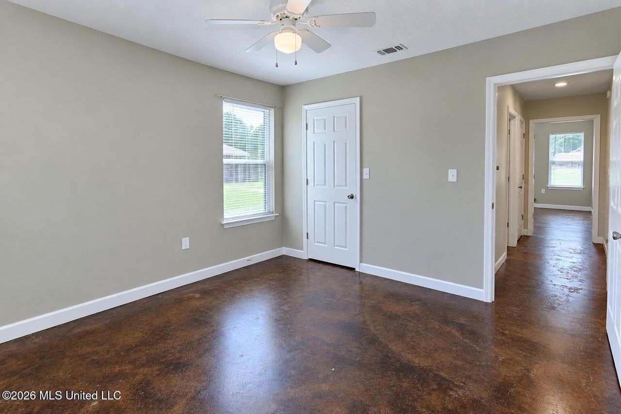 50 Plum St - Photo 7 of 14