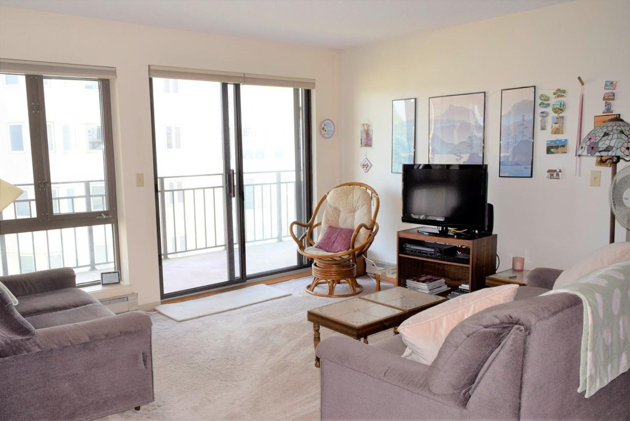205 E Grand Ave #4B - Photo 2 of 11