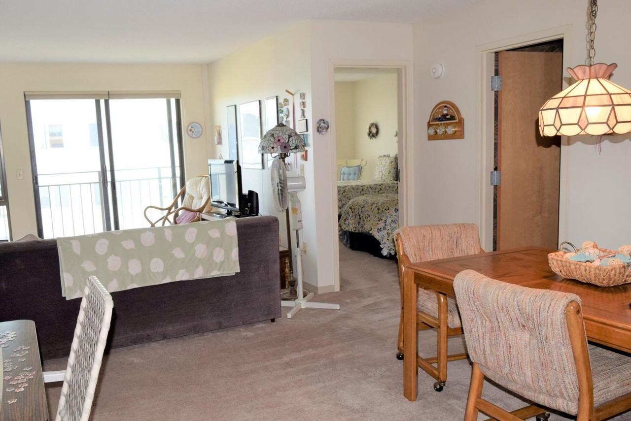 205 E Grand Ave #4B - Photo 3 of 11