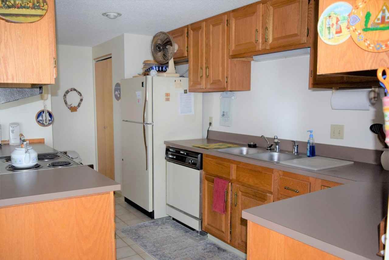 205 E Grand Ave #4B - Photo 5 of 11