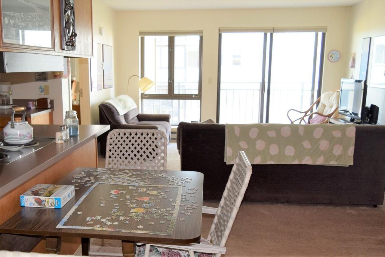 205 E Grand Ave #4B - Photo 7 of 11