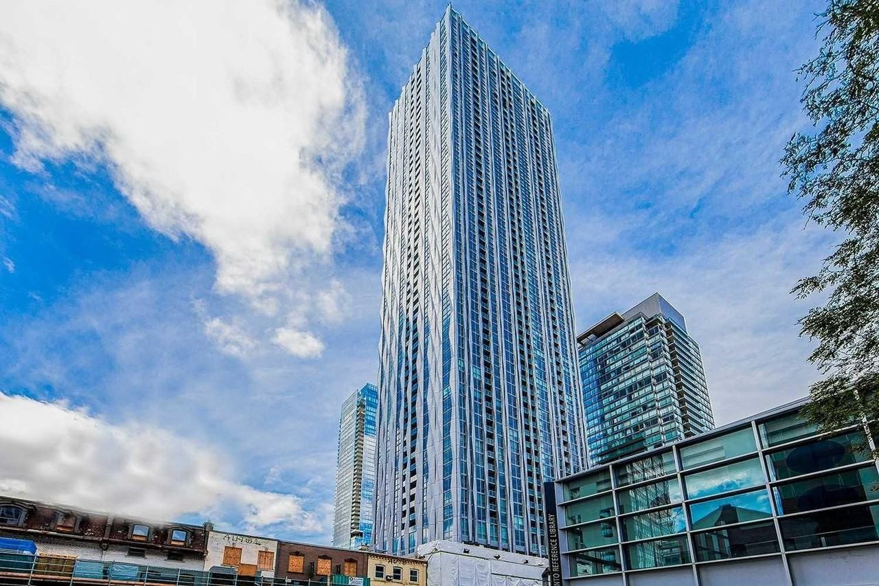 1 Yorkville Ave #4308 - Photo 3 of 40