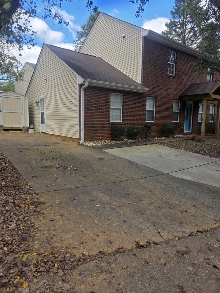 605 Sir Knight Ct - Photo 2 of 33
