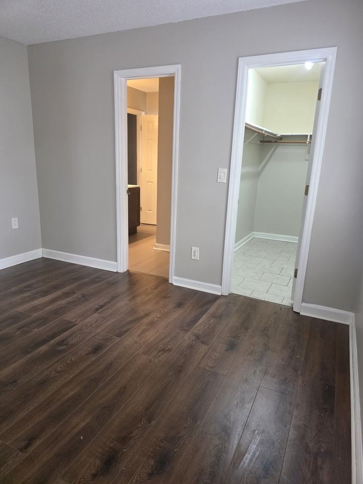 605 Sir Knight Ct - Photo 4 of 33