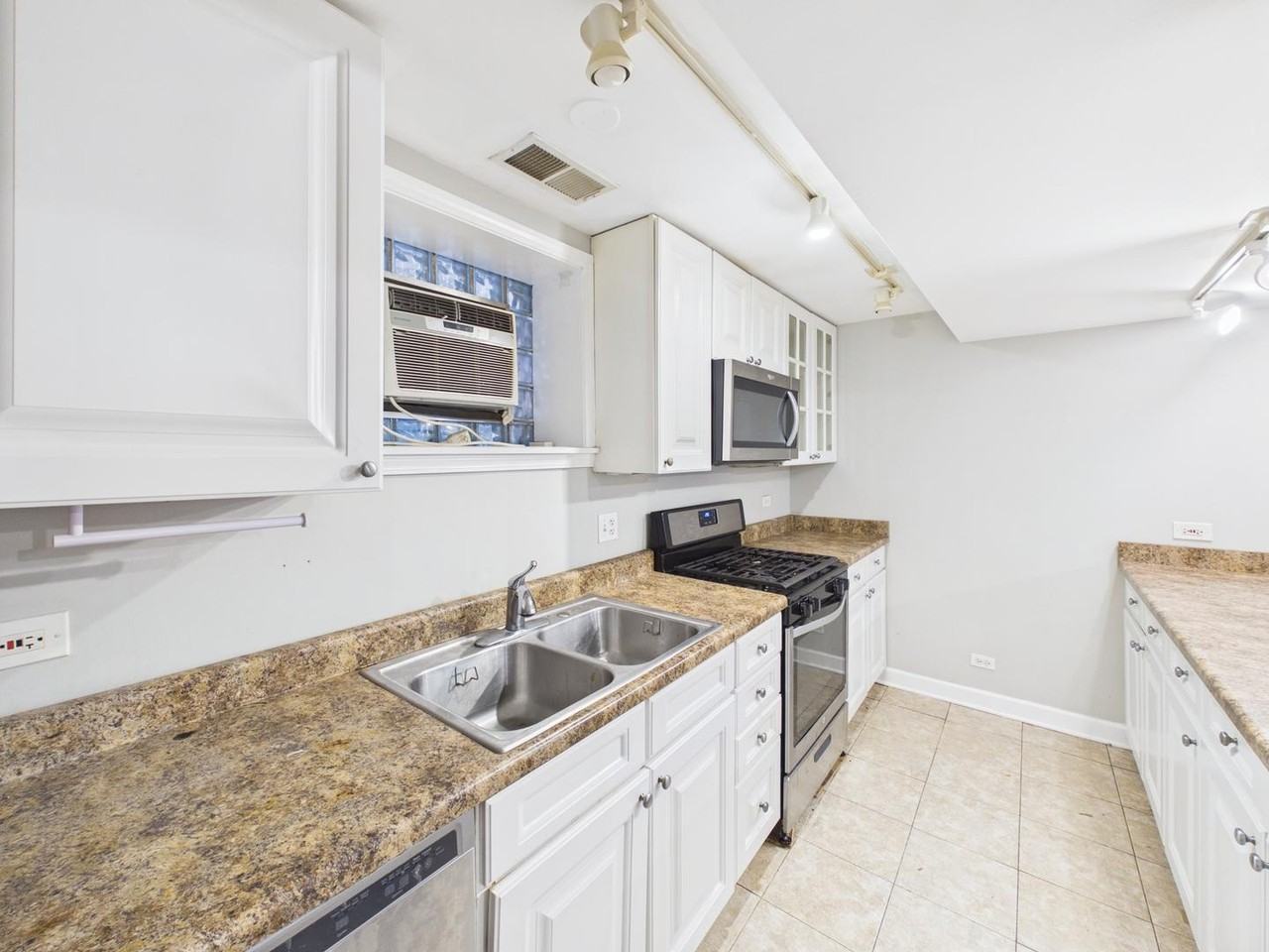 1427 W Winona St - Photo 4 of 10