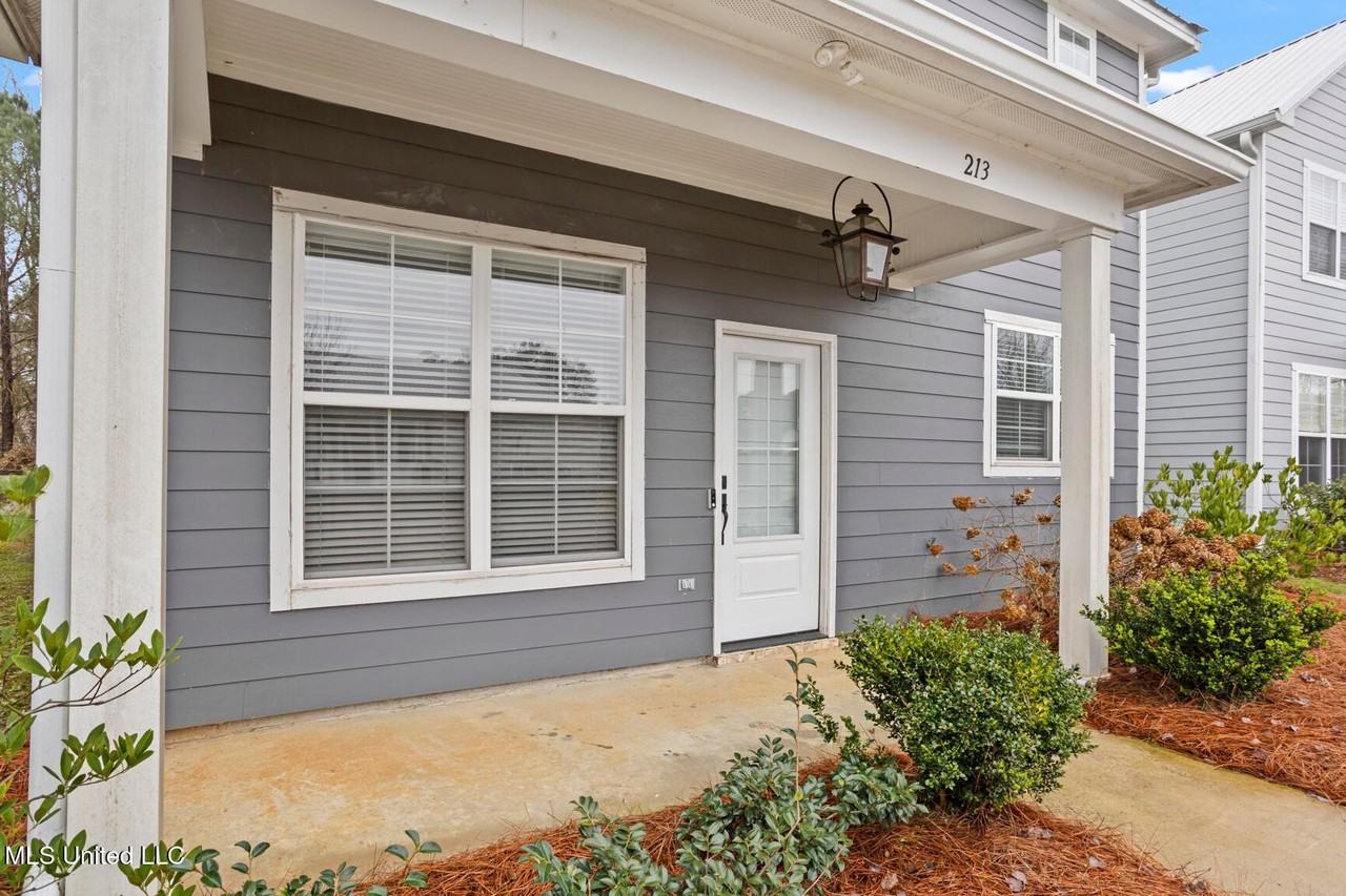 213 Grayson Pl - Photo 2 of 29