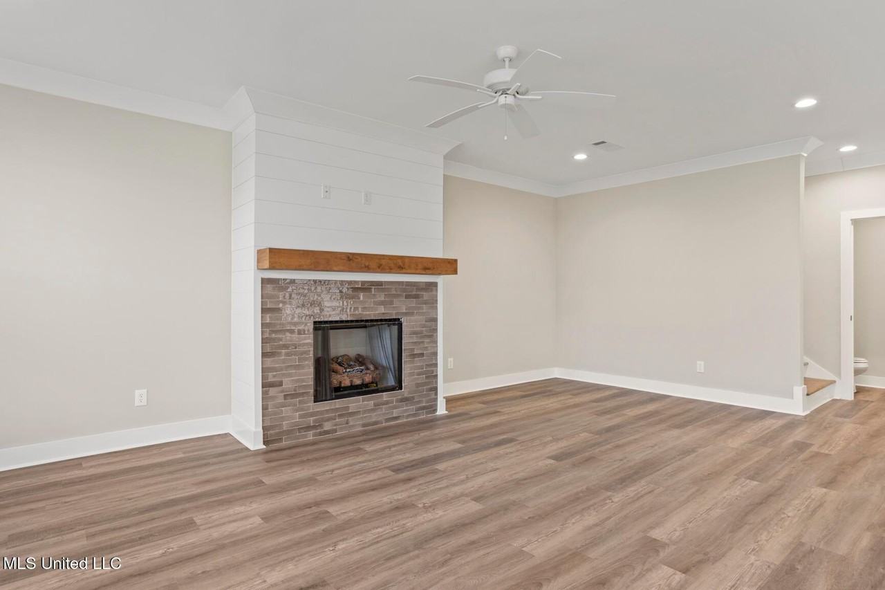 213 Grayson Pl - Photo 5 of 29