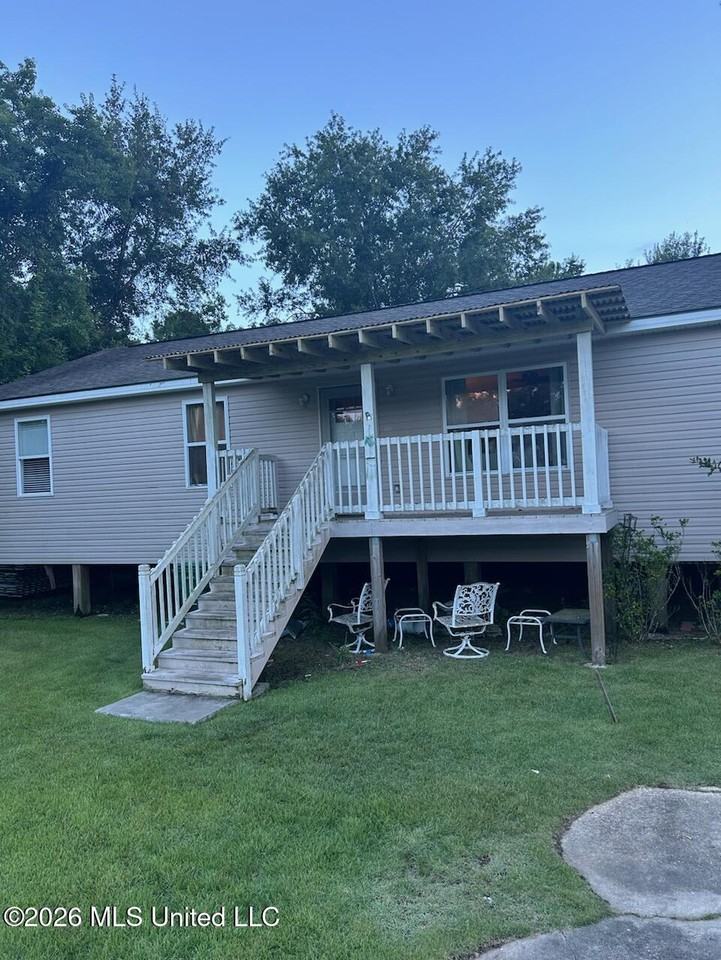 405 Merritt St - Photo 2 of 9