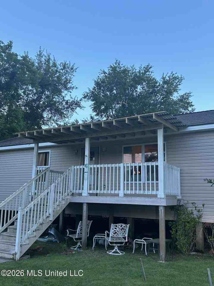 405 Merritt St - Photo 3 of 9