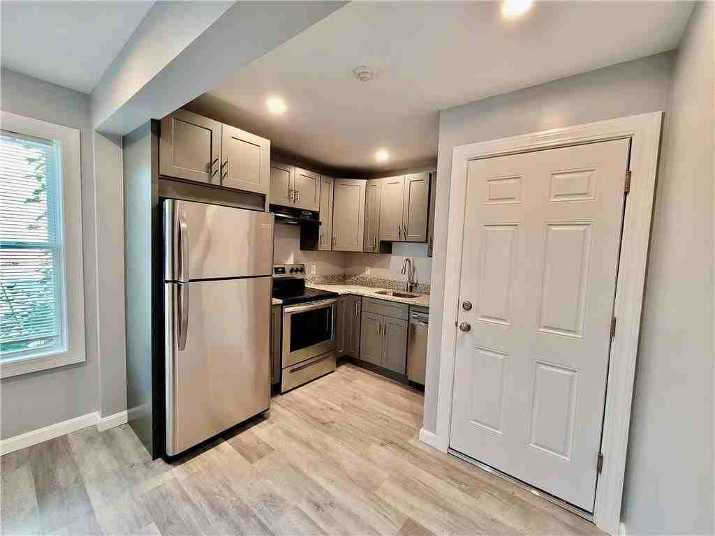527 Charles St ##2 - Photo 5 of 8