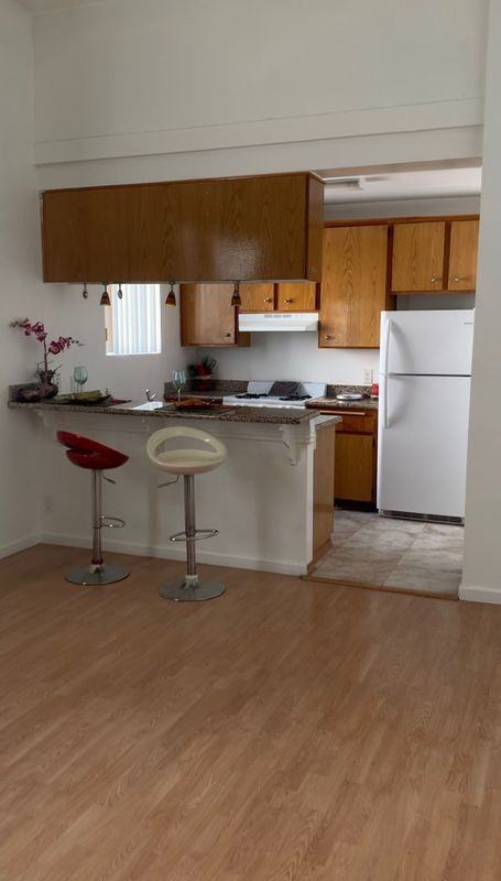 1943 N Vista Del Mar Ave ##4 - Photo 5 of 15