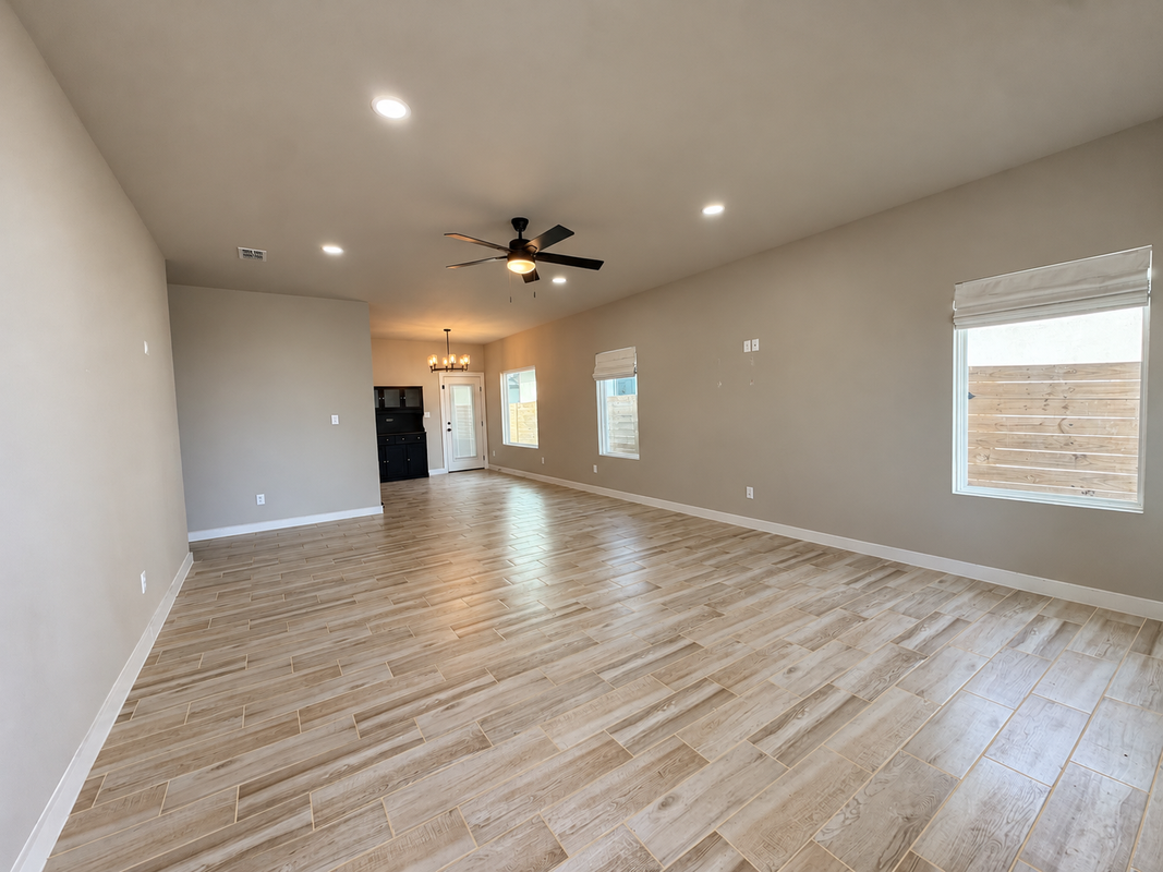 2812 E Comal Rd - Photo 2 of 20