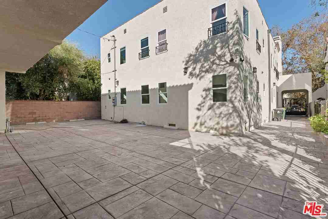 361 N Orange Dr ##1/2 - Photo 5 of 31