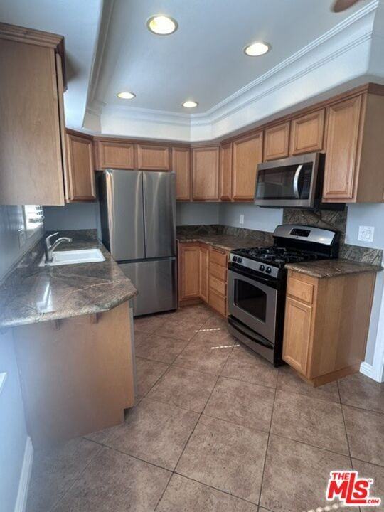 16144 W Sunset Blvd ##4 - Photo 7 of 17