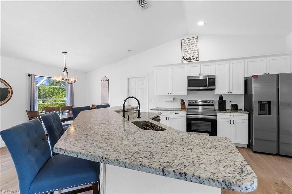 720 Bedford Point Ave - Photo 3 of 10
