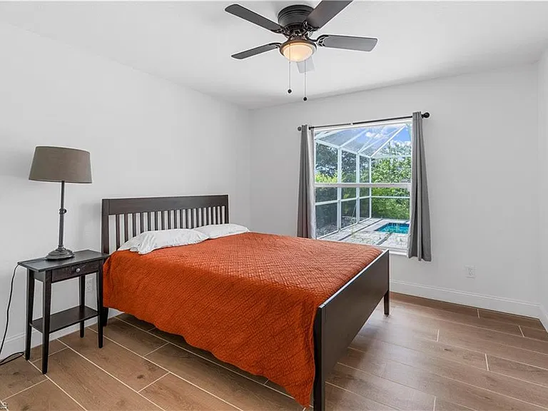 720 Bedford Point Ave - Photo 4 of 10