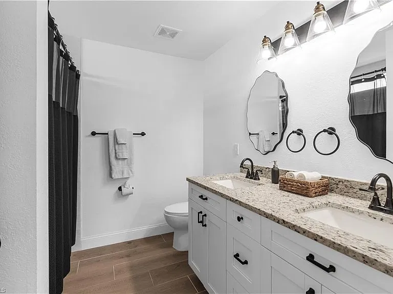 720 Bedford Point Ave - Photo 5 of 10