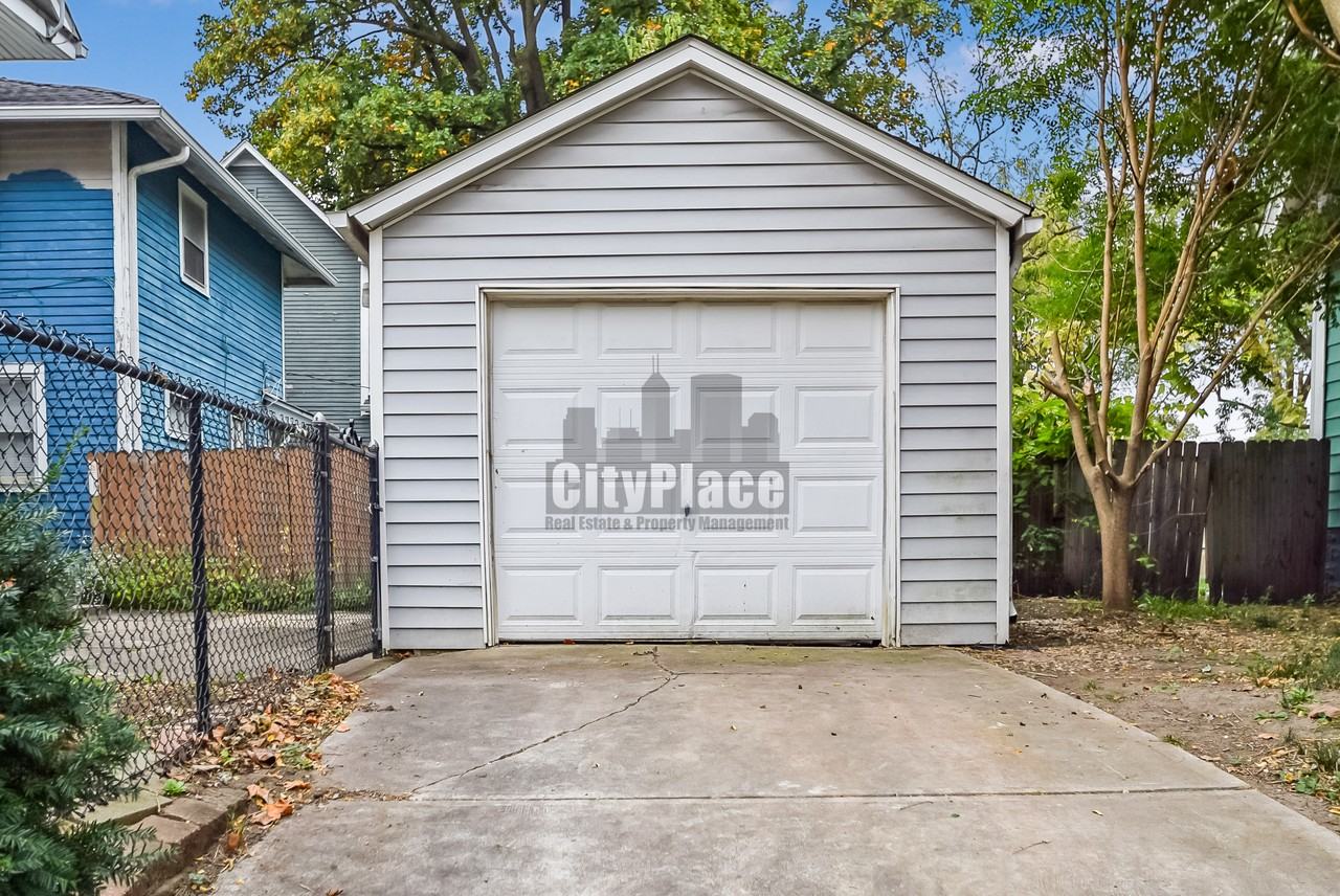 1240 N Temple Ave - Photo 5 of 25