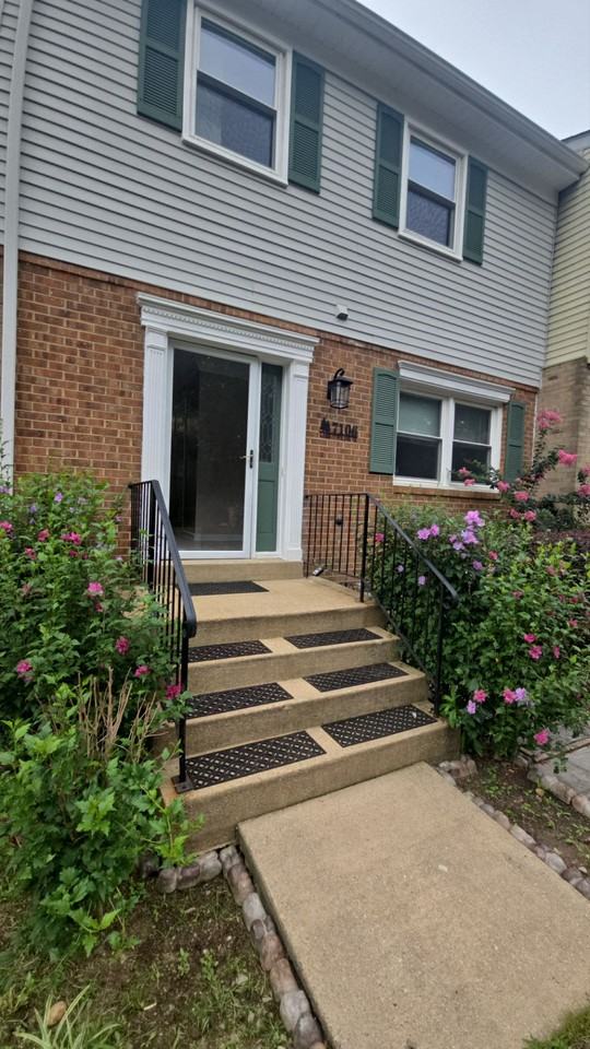 7106 Lake Cove Dr - Photo 2 of 25