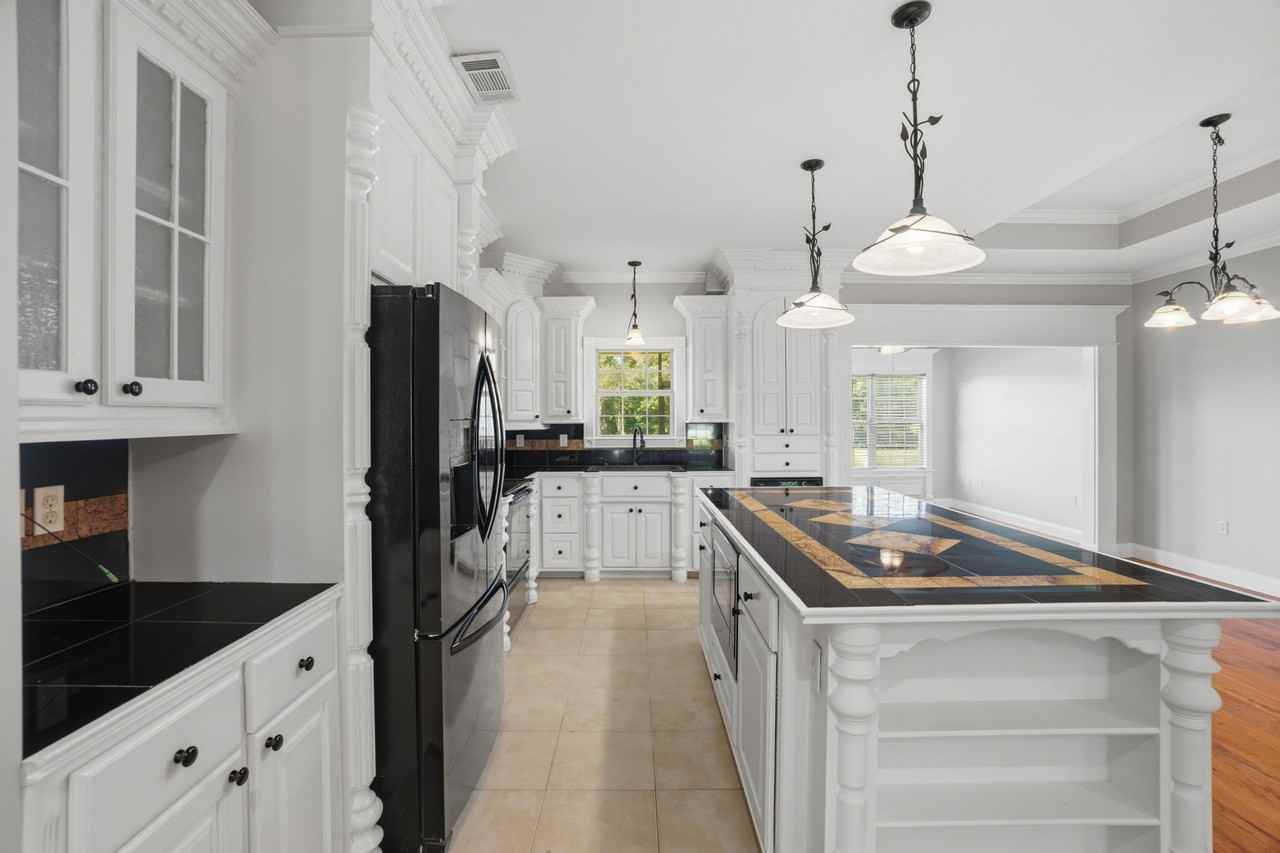 563 Scruggs Rd - Photo 7 of 25
