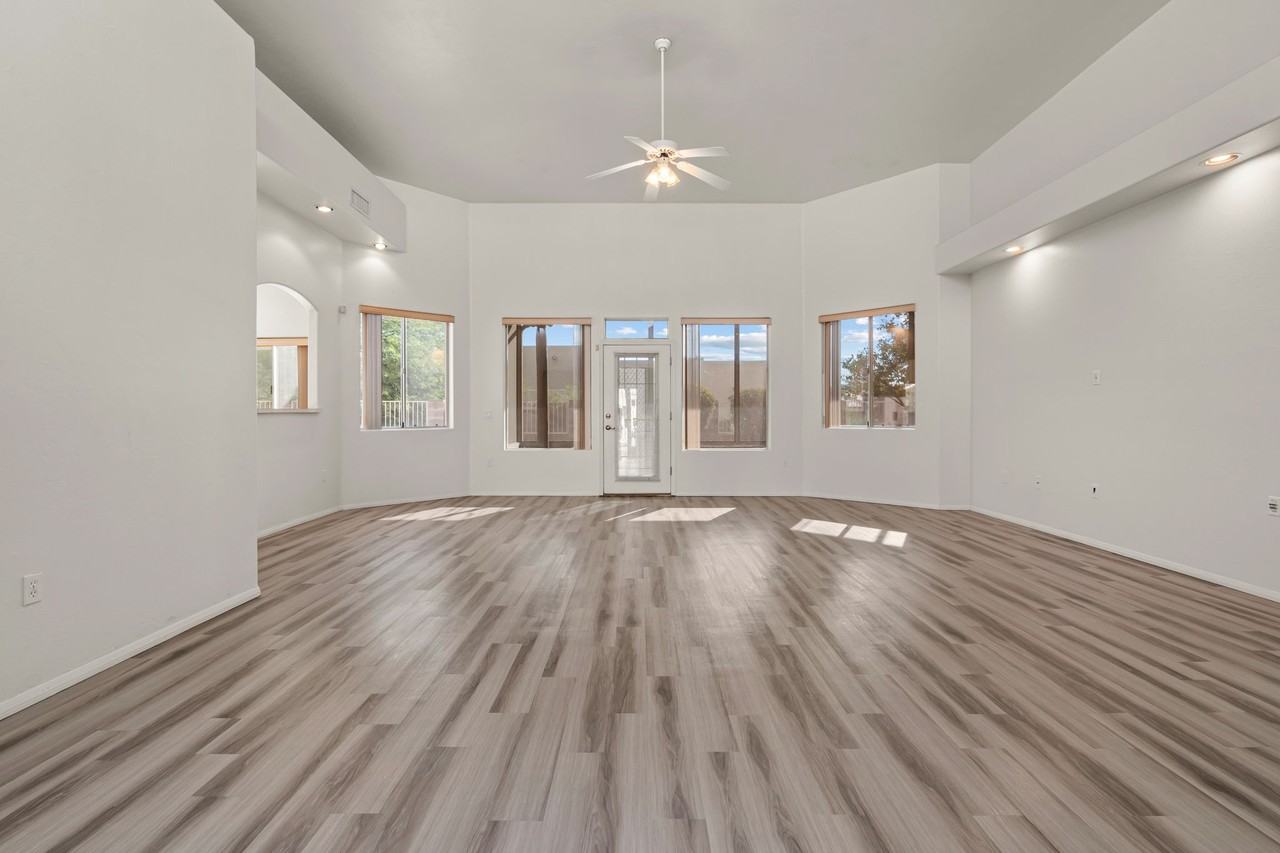 2514 N Camino Reloj - Photo 5 of 33