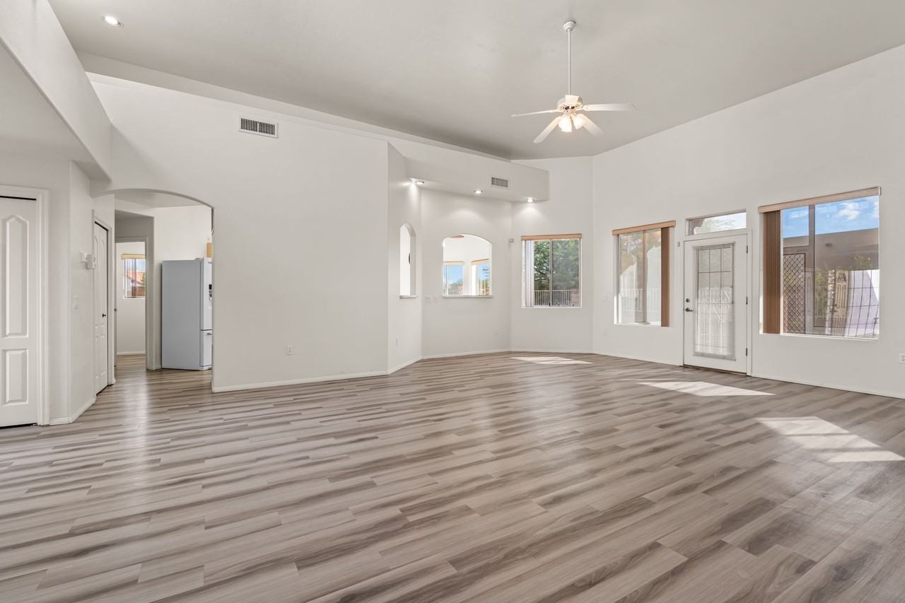 2514 N Camino Reloj - Photo 6 of 33