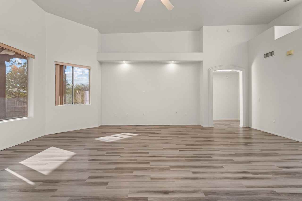 2514 N Camino Reloj - Photo 7 of 33