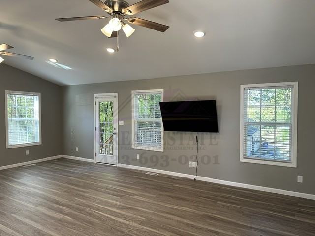 918 Lang St Se - Photo 5 of 19