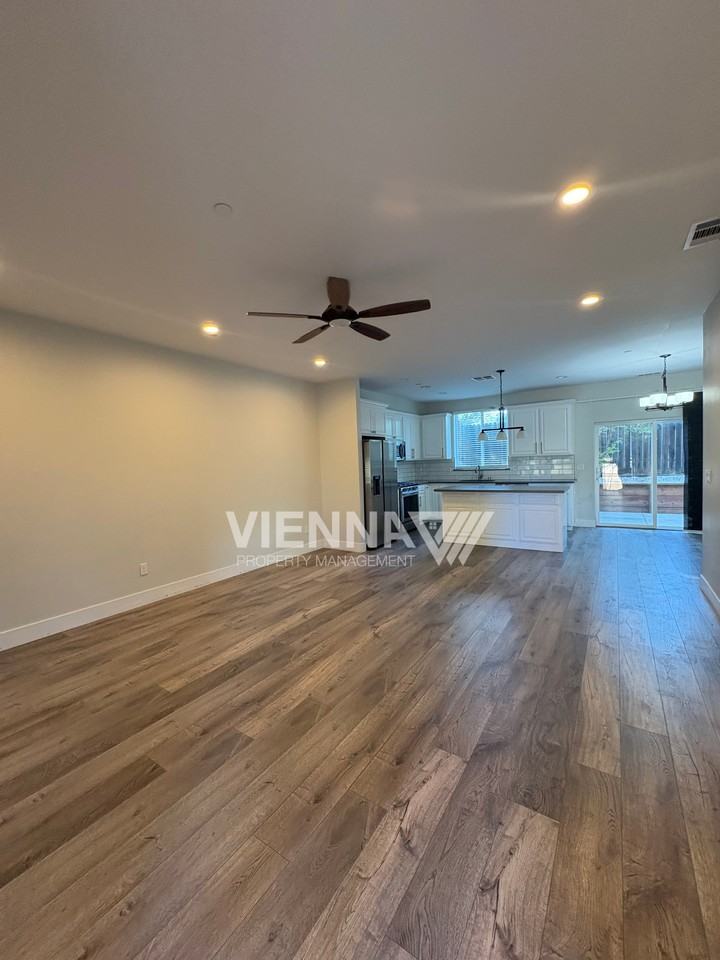 5841 Del Campo Ln - Photo 3 of 25
