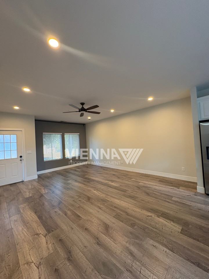 5841 Del Campo Ln - Photo 4 of 25