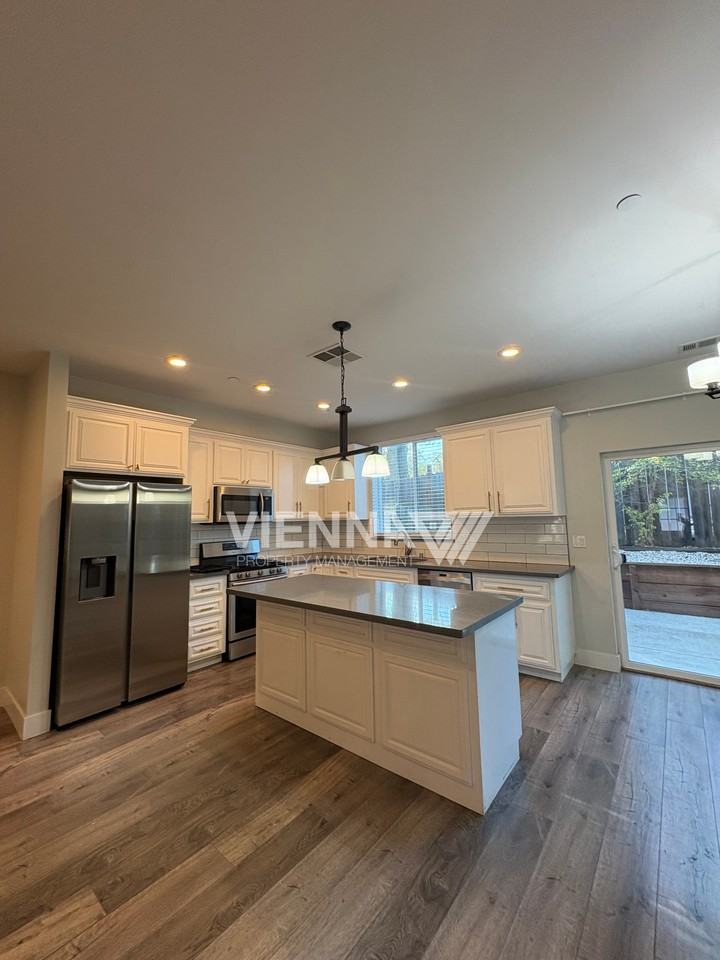 5841 Del Campo Ln - Photo 5 of 25