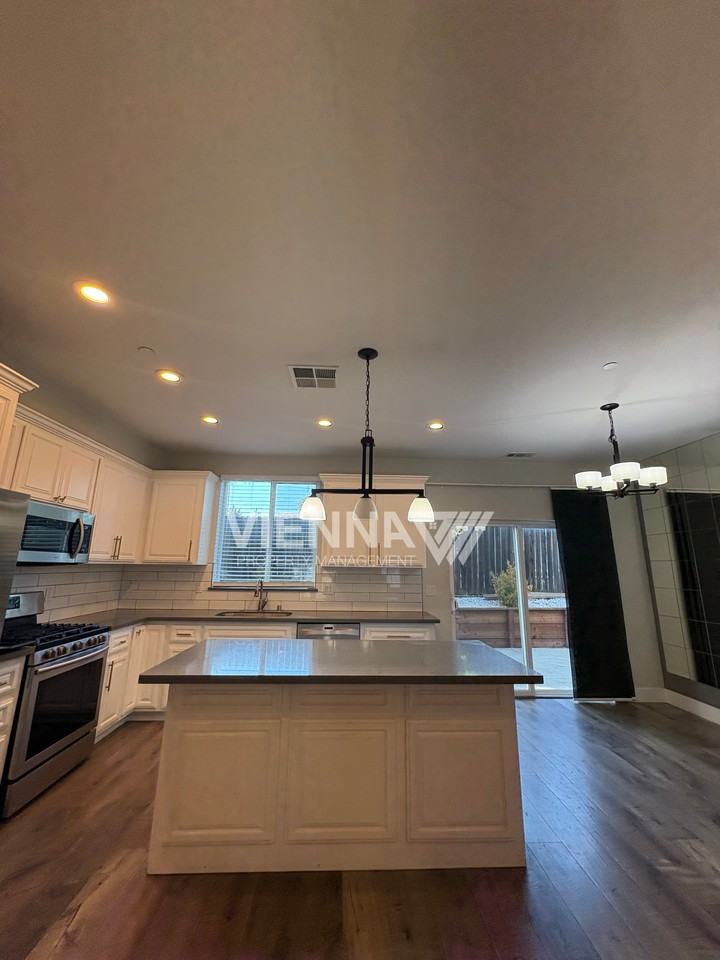 5841 Del Campo Ln - Photo 6 of 25